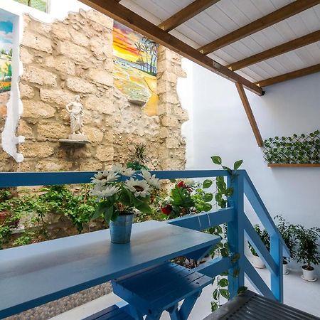Wonderful Renovated Apartment With Private Patio Ateny Zewnętrze zdjęcie