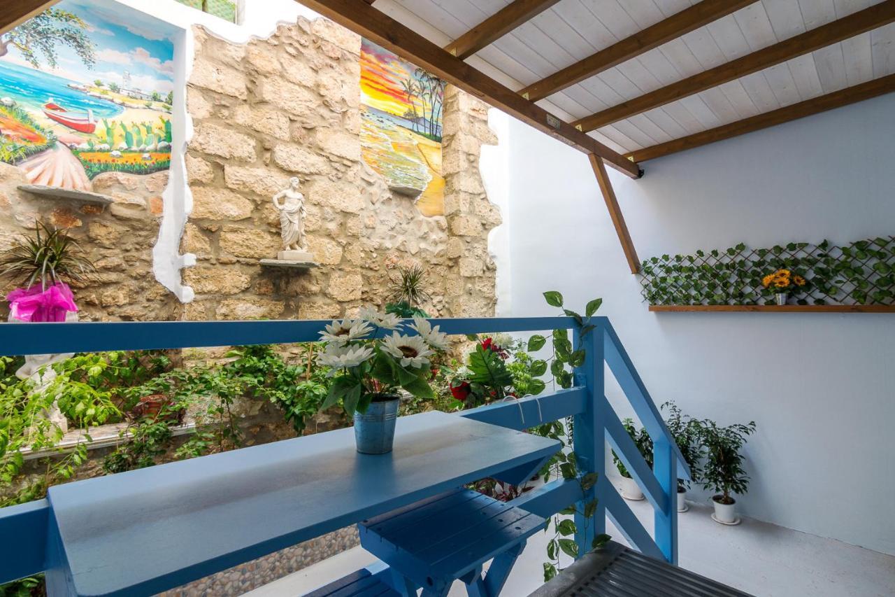 Wonderful Renovated Apartment With Private Patio Ateny Zewnętrze zdjęcie