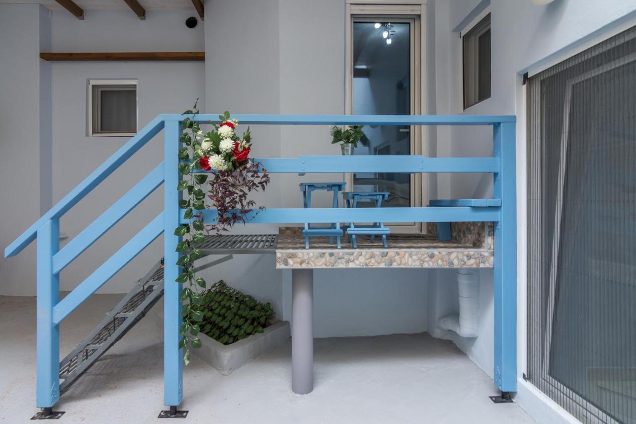 Wonderful Renovated Apartment With Private Patio Ateny Zewnętrze zdjęcie