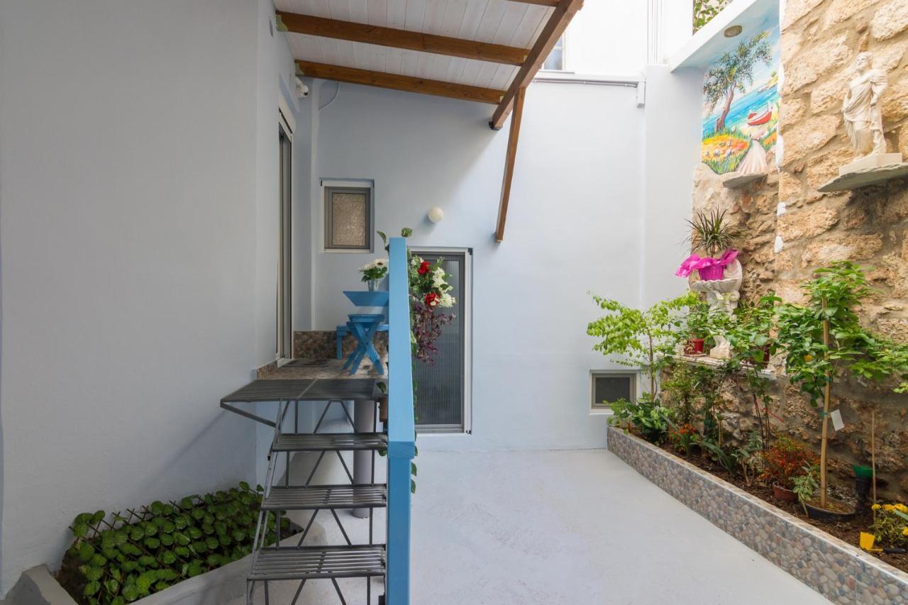 Wonderful Renovated Apartment With Private Patio Ateny Zewnętrze zdjęcie